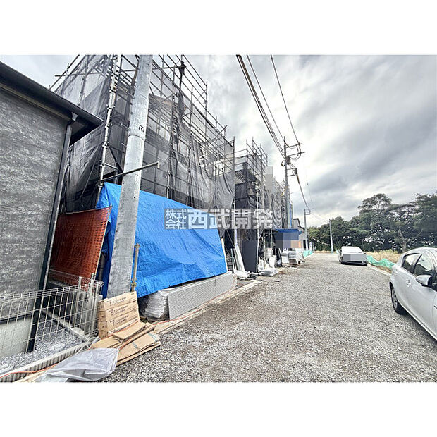 前面道路を含む外観写真