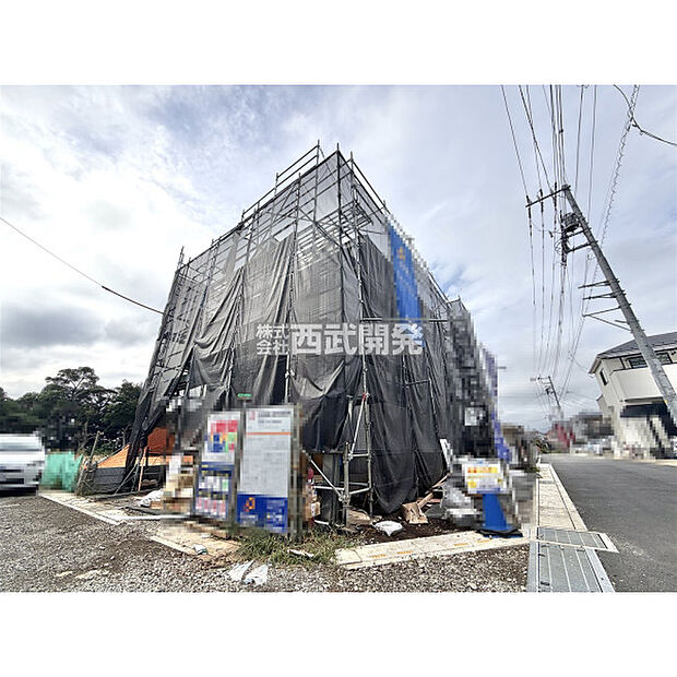 前面道路を含む外観写真