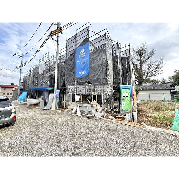 前面道路を含む外観写真