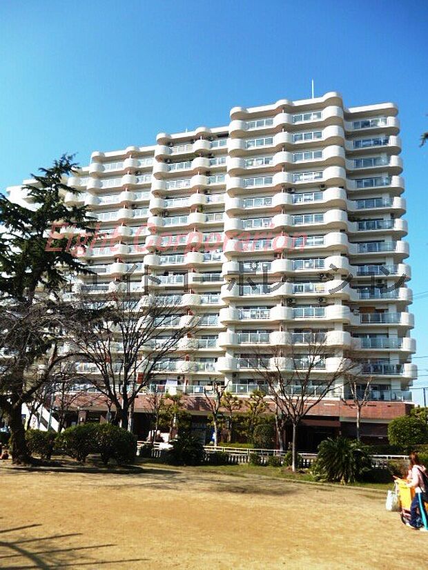 グランドメゾン長堀は最寄駅が大阪メトロ長堀鶴見緑地線「西長堀駅」徒歩4分にあり、昭和53年12月に建築された、鉄骨鉄筋コンクリート造地上14階建・総戸数389戸のマンションです。