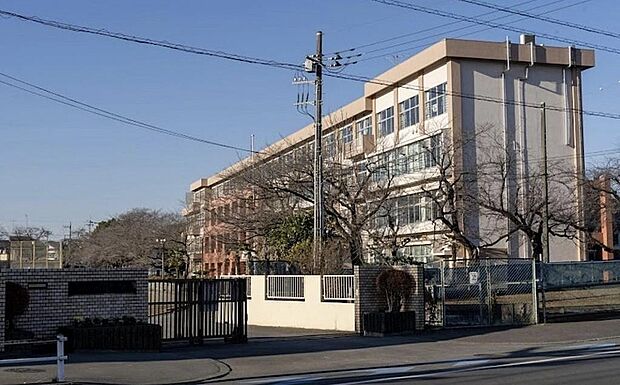 八王子市立楢原中学校、距離約1100m、徒歩約14分。