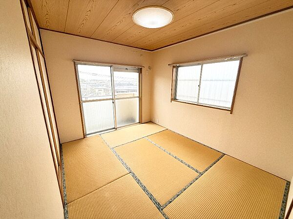 2面採光で明るい和室6帖