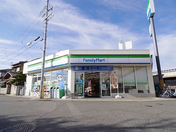 画像30:【コンビニエンスストア】ファミリーマートJR大和小泉駅前店まで208ｍ