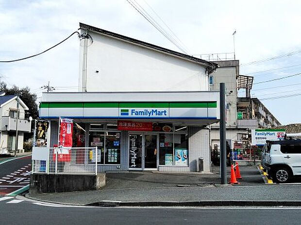 【コンビニエンスストア】ファミリーマート　竹山団地店まで649ｍ