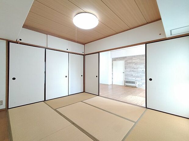 リビングお隣の和室6畳は畳スペースとしても利用可能