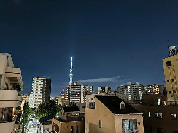 バルコニーからの眺望（夜景）