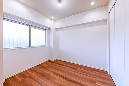 洋室(4.5帖) お好みの照明を設置して、様々なテイストのお部屋に変身させるのもオススメ♪