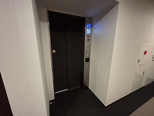 【エレベーター】オートロックと連動した2次セキュリティ。
