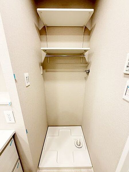 清潔感のある防水パン、洗濯水栓。