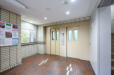 エレベーター2基あり、移動もスムーズ。