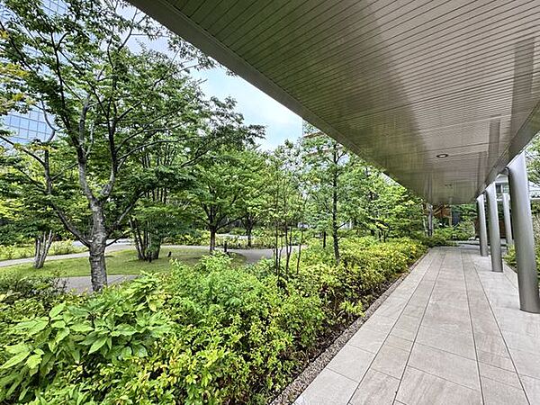 草木の手入れがされており、管理の良さがうかがえます。