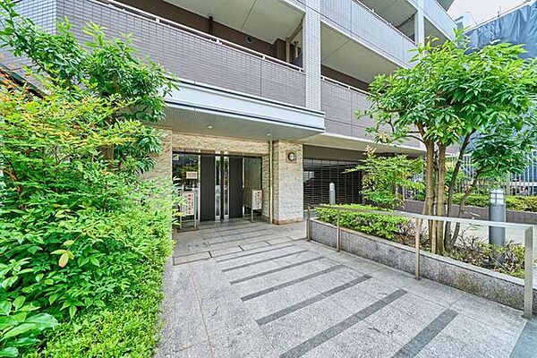 【エントランスアプローチ】