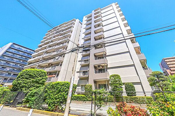 伊勢佐木町長者町駅まで徒歩4分。商店街と公園が身近