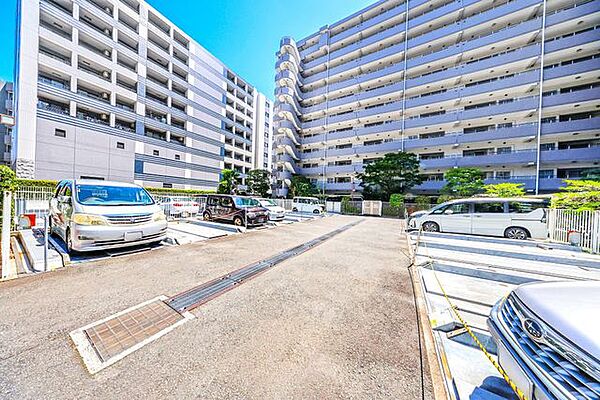 駐車場の空き状況に関しましては担当者までお問い合わせください。