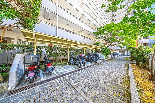 バイク置場の空き状況に関しましては担当者までお問い合わせください。