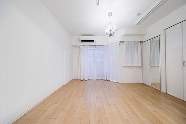 洋室（約6.0帖）　バルコニーに面したお部屋です。※リフォーム後のイメージ画像です。リフォームには別途費用がかかります。