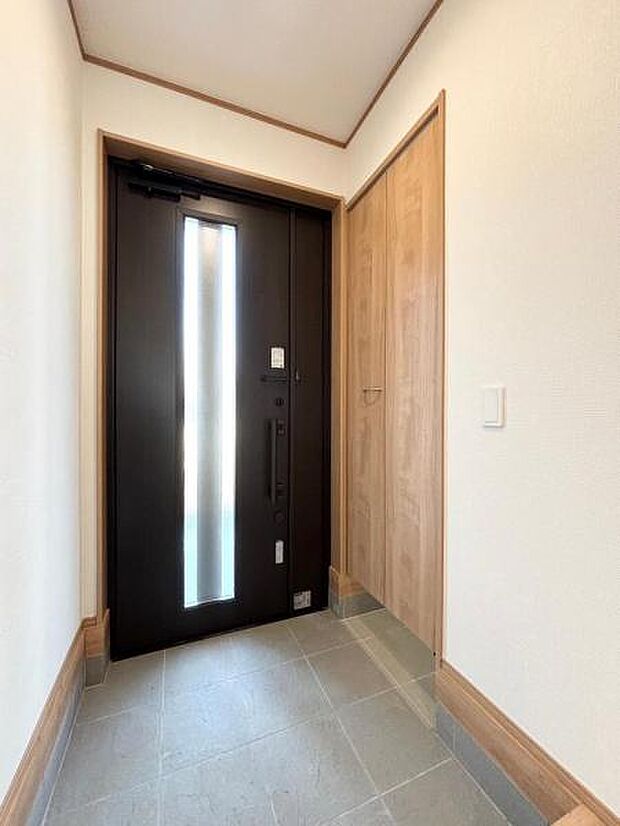 明るく素敵な玄関でご家族はもちろんお客様を迎え入れてくれます!