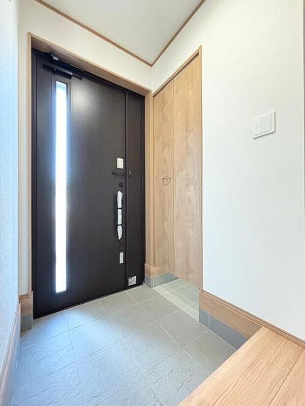 明るく素敵な玄関でご家族はもちろんお客様を迎え入れてくれます！