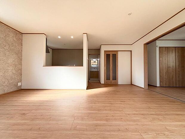 ダイニングテーブルやソファもこだわりたくなるような空間です！