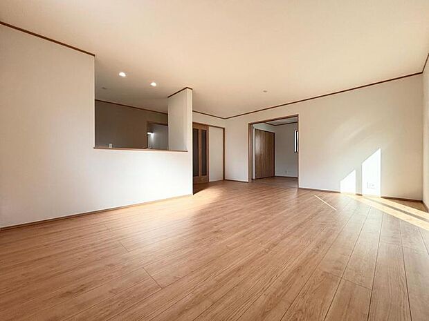 くつろぎの空間となるリビングは広々しております