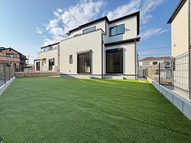 広いお庭でアフタヌーンティーなどされてはいかがでしょうか。