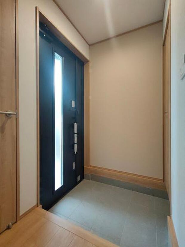 明るく素敵な玄関でご家族はもちろんお客様を迎え入れてくれます!