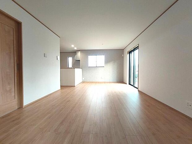 リビングにて笑顔たくさん、暖まる一家団欒の時間を