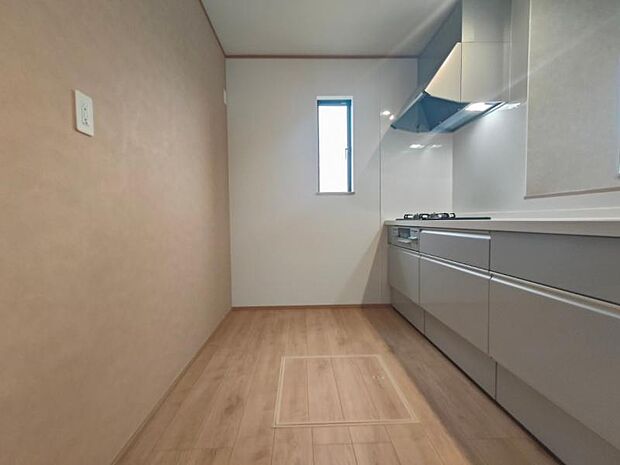 キッチンの収納量もおおく大人数でも安心です!