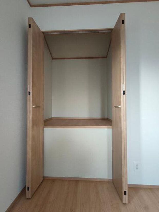 収納ボックスを置いて自分好みにできますね!