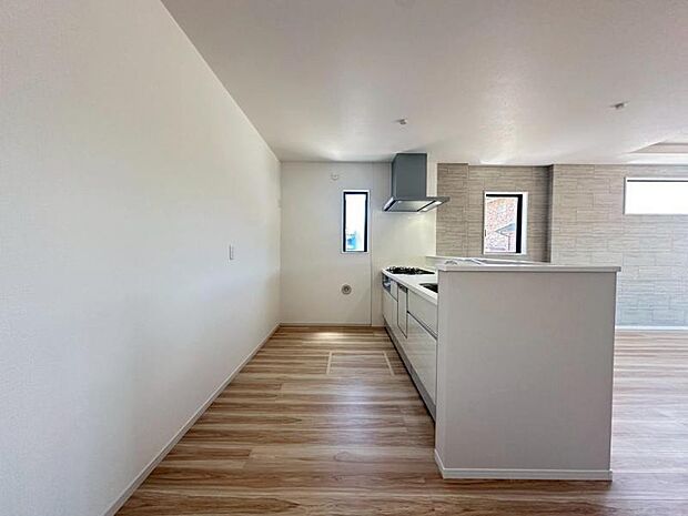 キッチンの収納量もおおく大人数でも安心です！