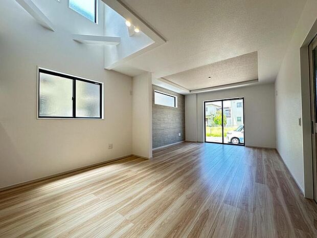 窓からの明かりで解放感が増しますね!