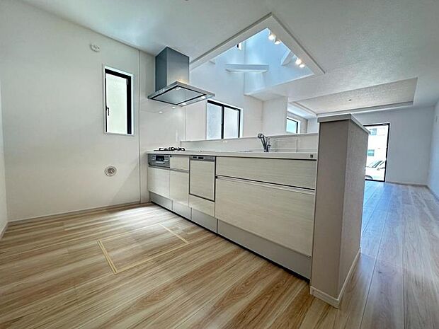 キッチンシンクは使い勝手の良い大きさとなっております!お手入れも楽々で清潔感が演出されるホワイトです!