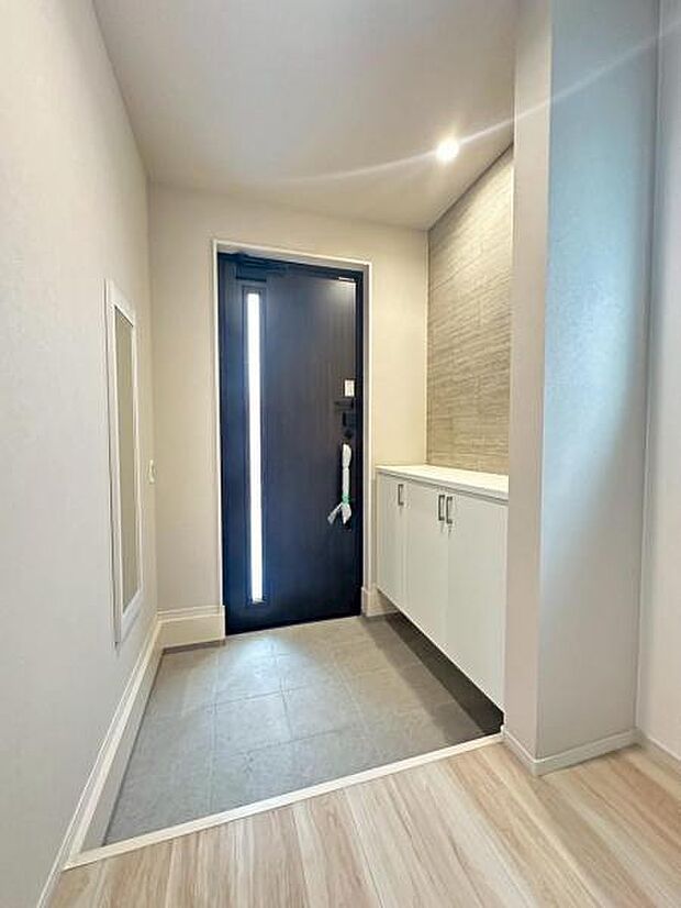 明るく素敵な玄関でご家族はもちろんお客様を迎え入れてくれます!