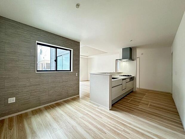 ダイニングテーブルやソファもこだわりたくなるような空間です!