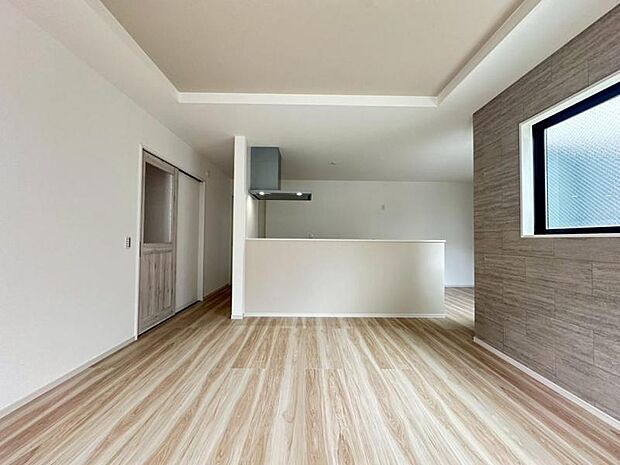 リビングにて笑顔たくさん、暖まる一家団欒の時間を