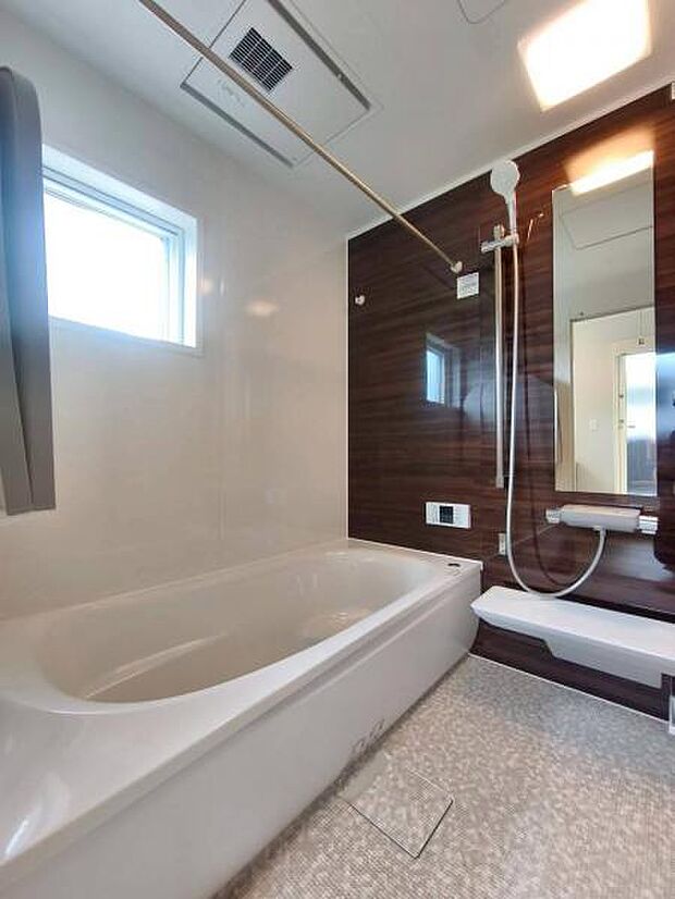 ゆとりの洗面スペースで朝の身支度もスムーズに、ご家族揃って身支度可能なゆとりの洗面室です。