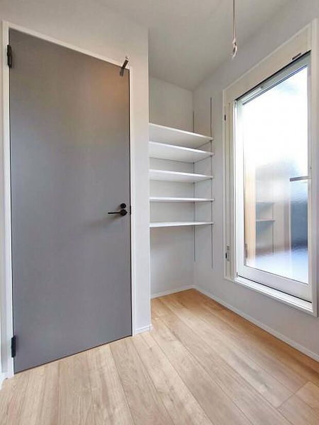 ゆとりの洗面スペースで朝の身支度もスムーズに、ご家族揃って身支度可能なゆとりの洗面室です。