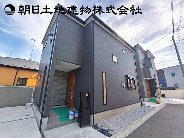 第一種低層住居専用地域の為、周囲に高い建物は無く、開放感・通風も恵まれております。
