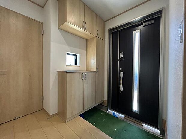 明るく素敵な玄関でご家族はもちろんお客様を迎え入れてくれます!
