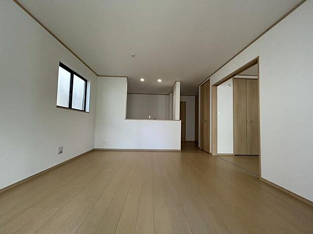 リビングにて笑顔たくさん、暖まる一家団欒の時間を