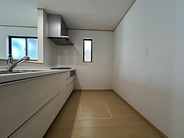 キッチンの収納量もおおく大人数でも安心です!