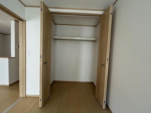 衣類もたくさんしまえます!お洋服が増えても大丈夫です!