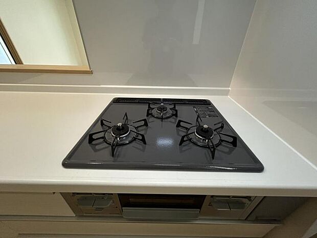 コンロは3口になっております!お料理時間も短くなりもう一品食卓を彩れそうですね!