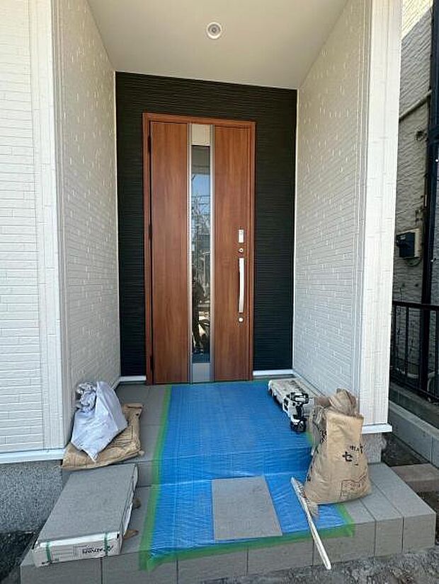 高級感ある玄関扉で気分も上がりますね!