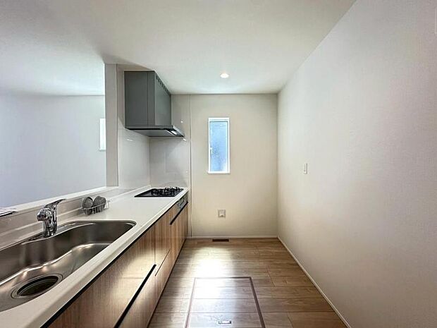 キッチンの収納量もおおく大人数でも安心です!