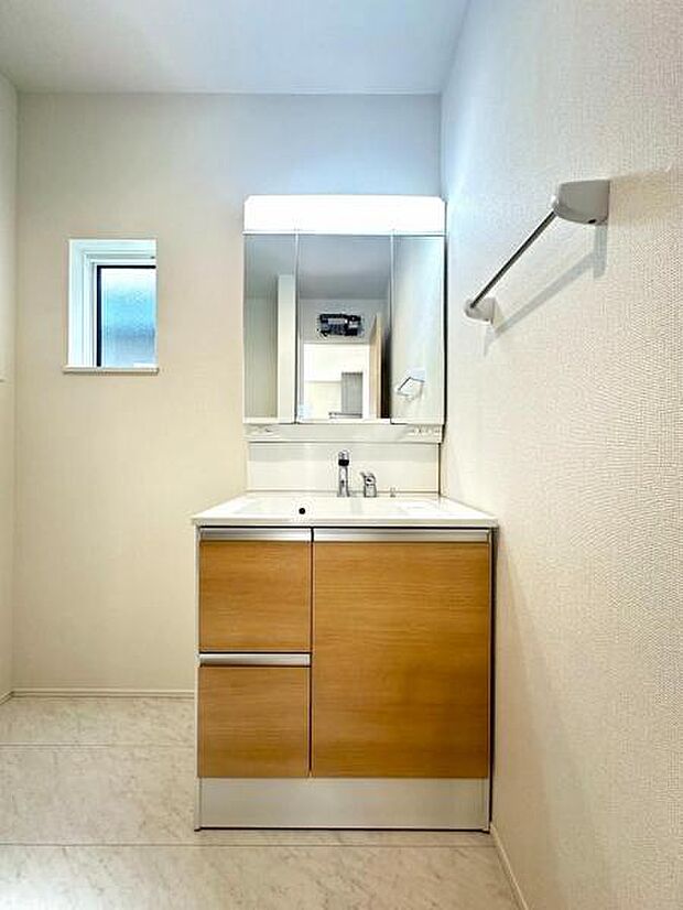 洗面室も広く取られ家事もしやすく複数人入っても大丈夫です!