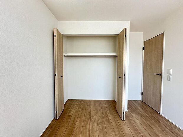 衣類もたくさんしまえます!お洋服が増えても大丈夫です!