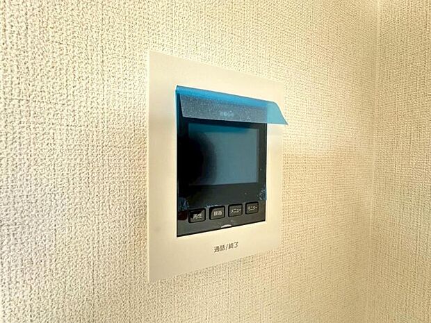 モニター付きのインターフォンですので予定外の来客も顔が見えますので安心して対応できますね!