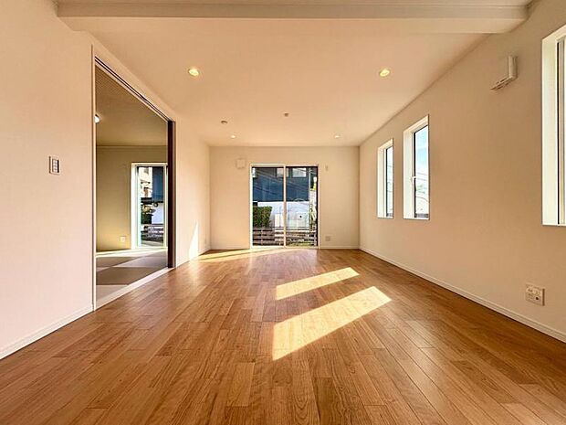 ダイニングテーブルやソファもこだわりたくなるような空間です!