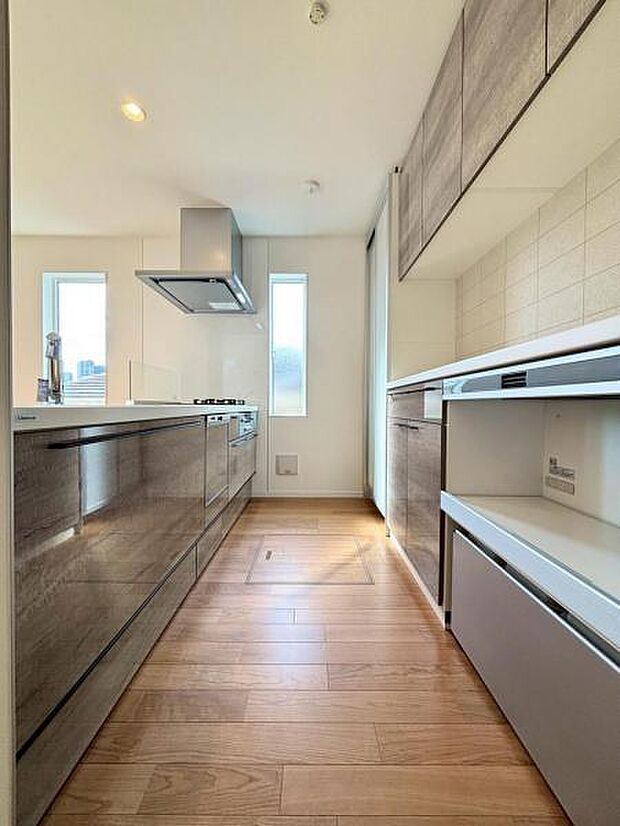 キッチンの収納量もおおく大人数でも安心です!